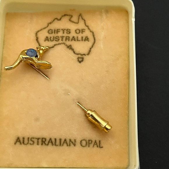 VINTAGE OPAL KANGAROO STICK PIN, Souvenir from Australia Gold Tone, Original Box - Picture 2 of 4